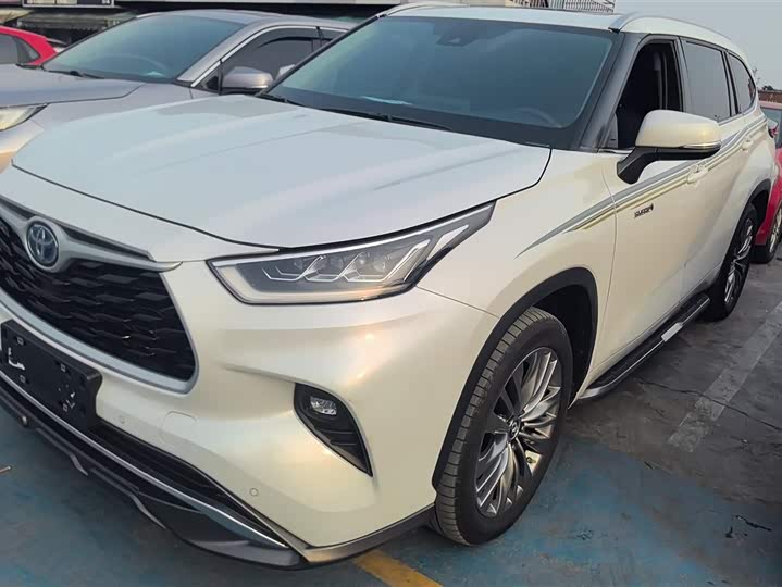 Фото 1 - Toyota Highlander