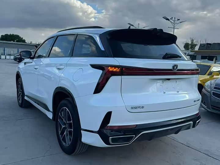 Фото 9 - Changan CS75 Plus