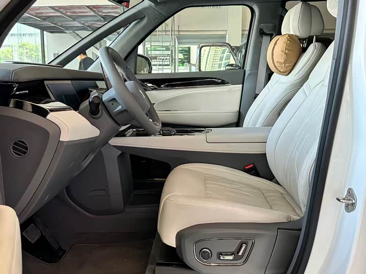 Фото 8 - Zeekr 009