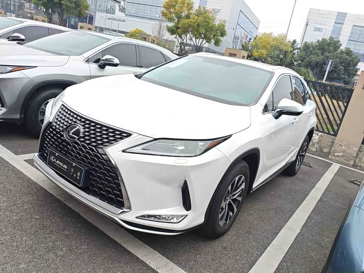 Фото 1 - Lexus RX
