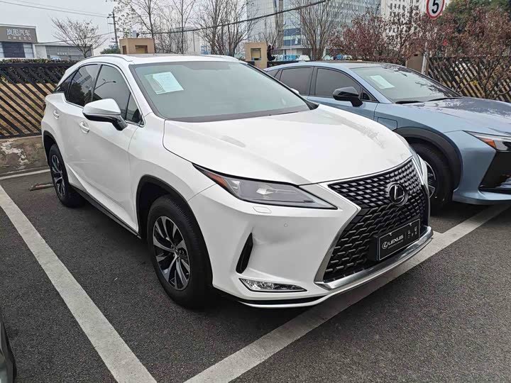 Фото 2 - Lexus RX