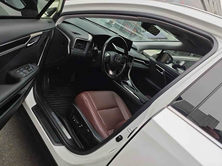 Фото 6 - Lexus RX