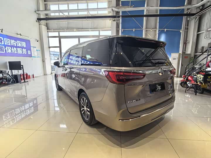 Фото 6 - Buick GL8 ES