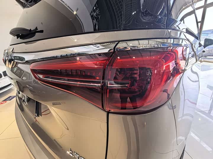 Фото 8 - Buick GL8 ES