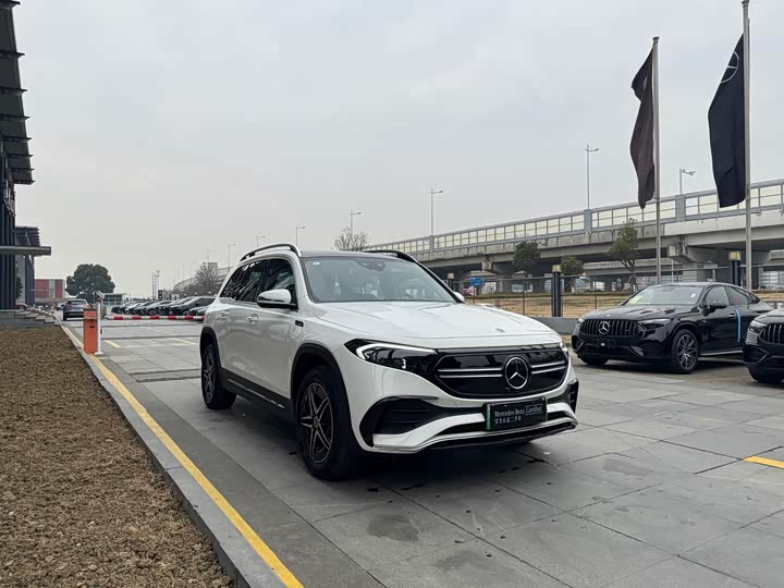 Фото 4 - Mercedes-Benz EQB