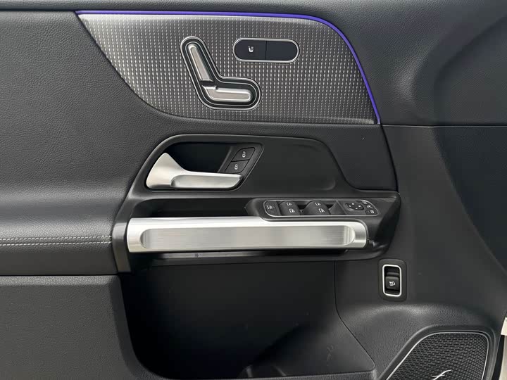 Фото 9 - Mercedes-Benz EQB