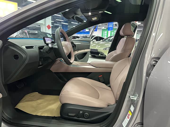 Фото 8 - XPeng Mona M03