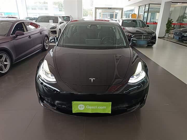 Фото 3 - Tesla Model 3