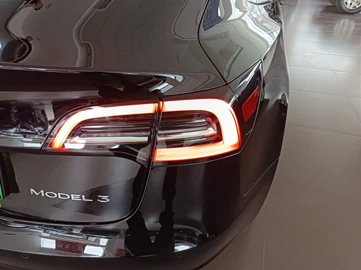 Фото 8 - Tesla Model 3