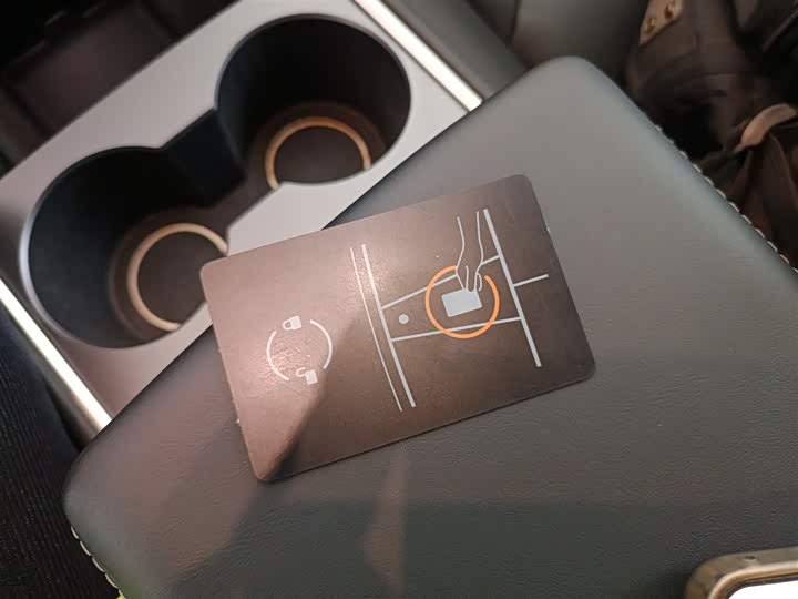 Фото 9 - Tesla Model 3