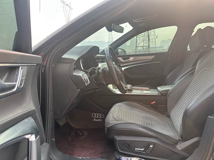 Фото 4 - Audi A6L