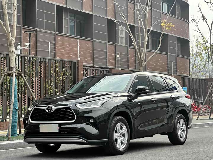 Фото 1 - Toyota Highlander