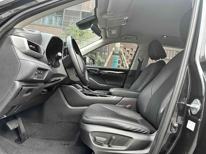 Фото 4 - Toyota Highlander