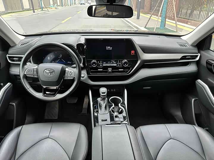 Фото 8 - Toyota Highlander