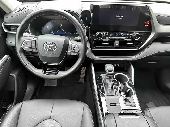 Фото 9 - Toyota Highlander