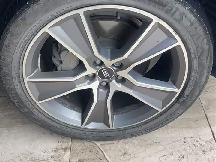 Фото 9 - Audi Q5L