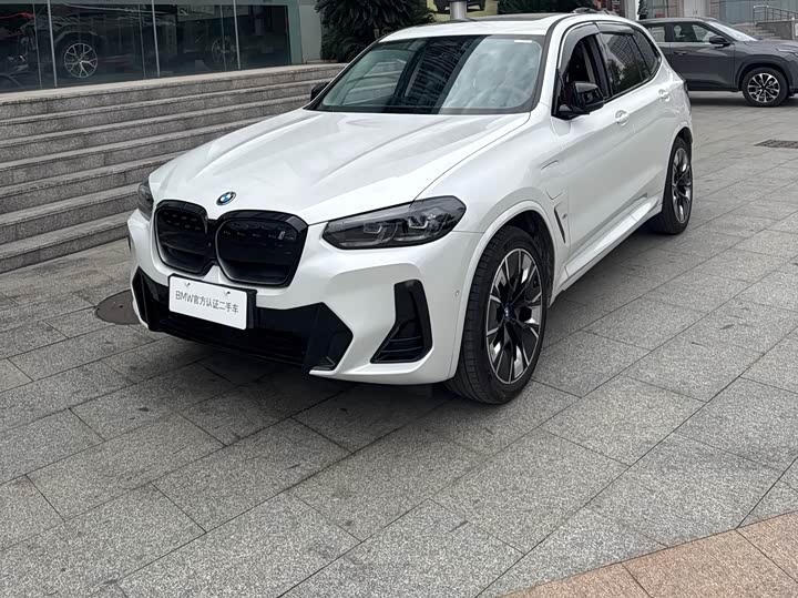 Фото 1 - BMW iX3