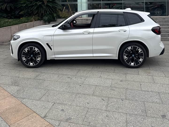 Фото 3 - BMW iX3