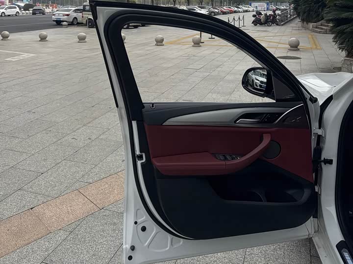 Фото 8 - BMW iX3