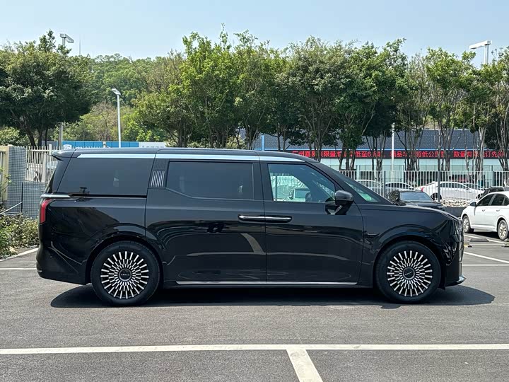 Фото 4 - Zeekr 009