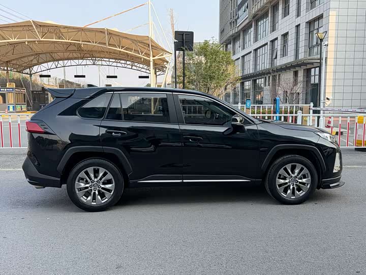 Фото 4 - Toyota Wildlander