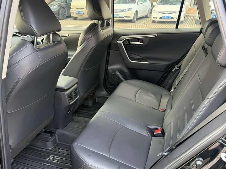 Фото 7 - Toyota Wildlander