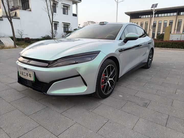 Фото 1 - BYD Han L