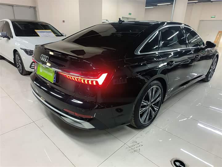 Фото 7 - Audi A6L