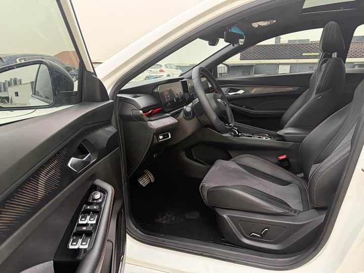 Фото 4 - Geely Binrui