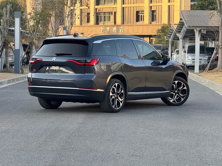 Фото 2 - Nio ES8