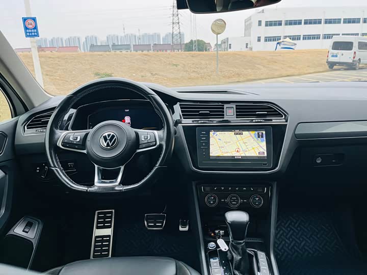 Фото 4 - Volkswagen Tiguan L Pro