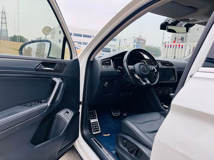 Фото 5 - Volkswagen Tiguan L Pro