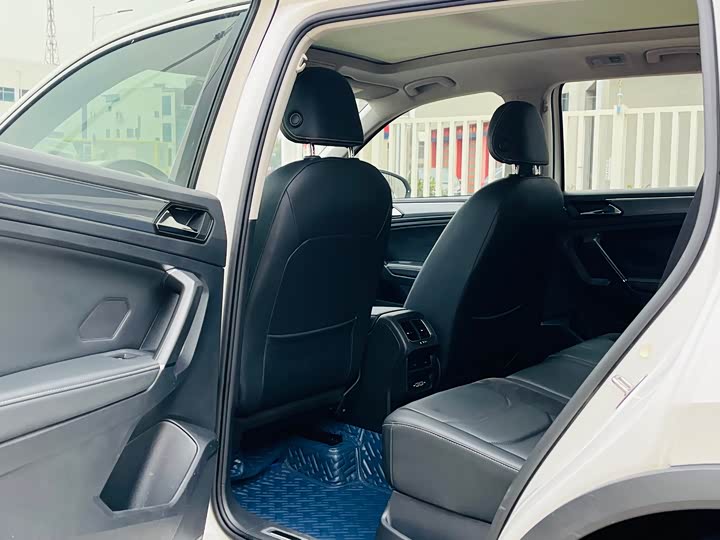 Фото 6 - Volkswagen Tiguan L Pro