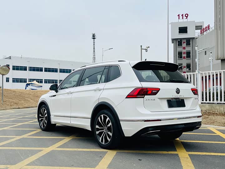 Фото 9 - Volkswagen Tiguan L Pro