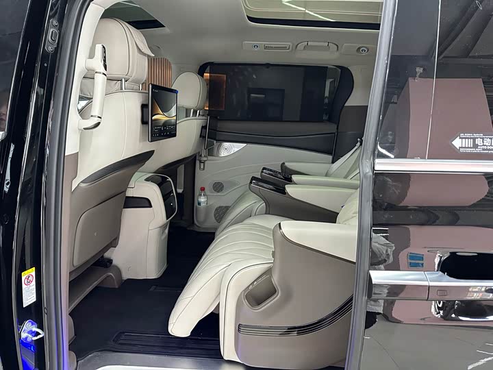 Фото 4 - Denza D9