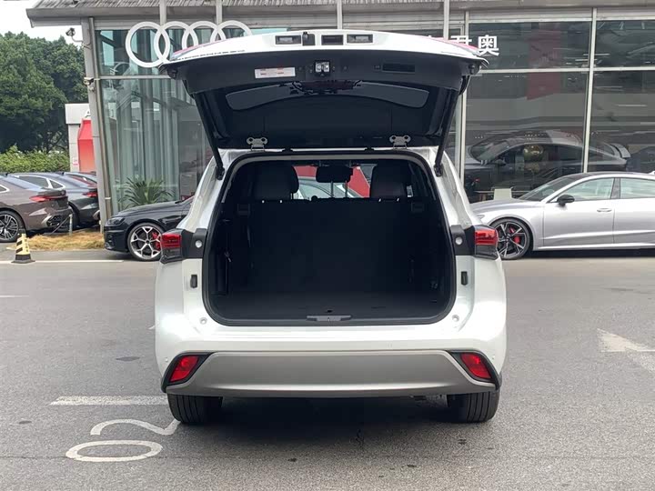 Фото 6 - Toyota Highlander