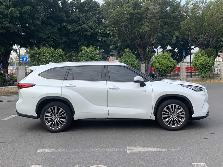 Фото 8 - Toyota Highlander