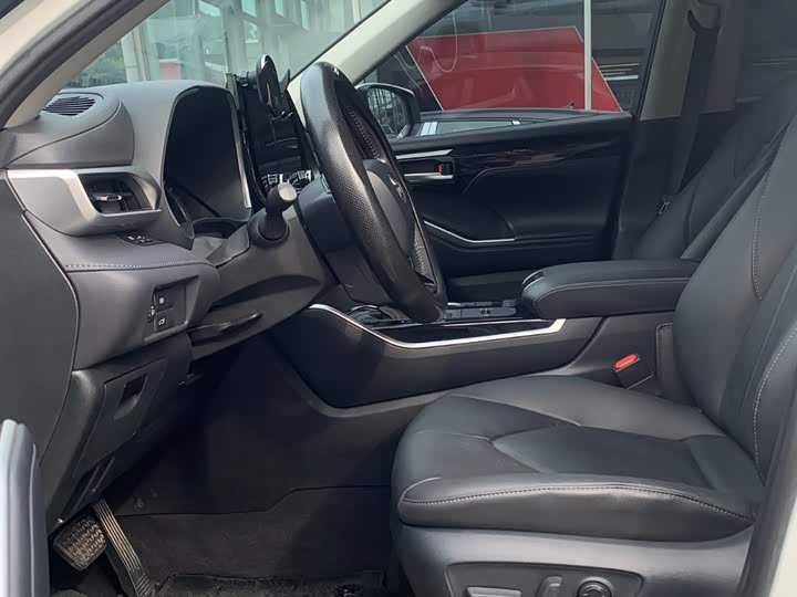 Фото 9 - Toyota Highlander