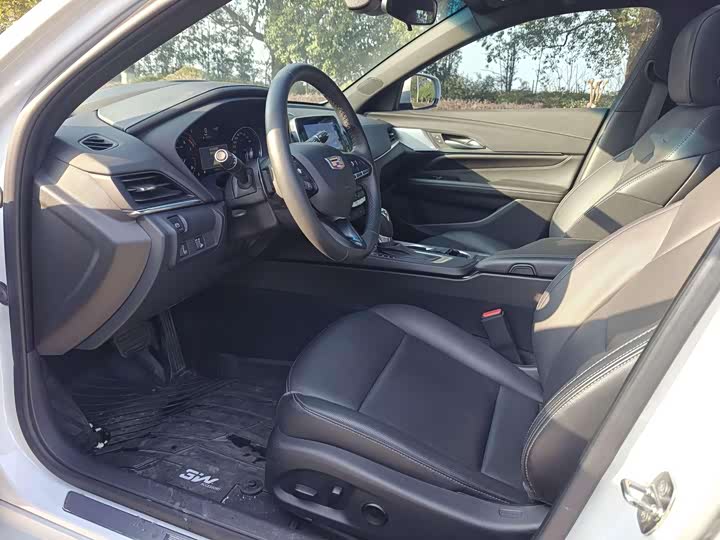 Фото 9 - Cadillac CT4