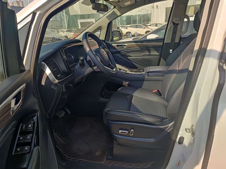 Фото 4 - GAC Trumpchi M8