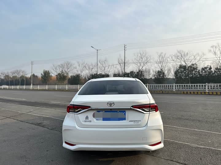 Фото 4 - Toyota Corolla