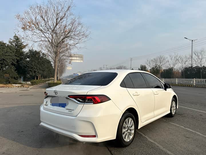 Фото 5 - Toyota Corolla