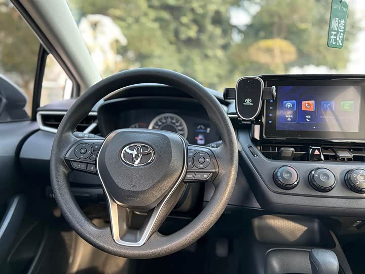 Фото 8 - Toyota Corolla