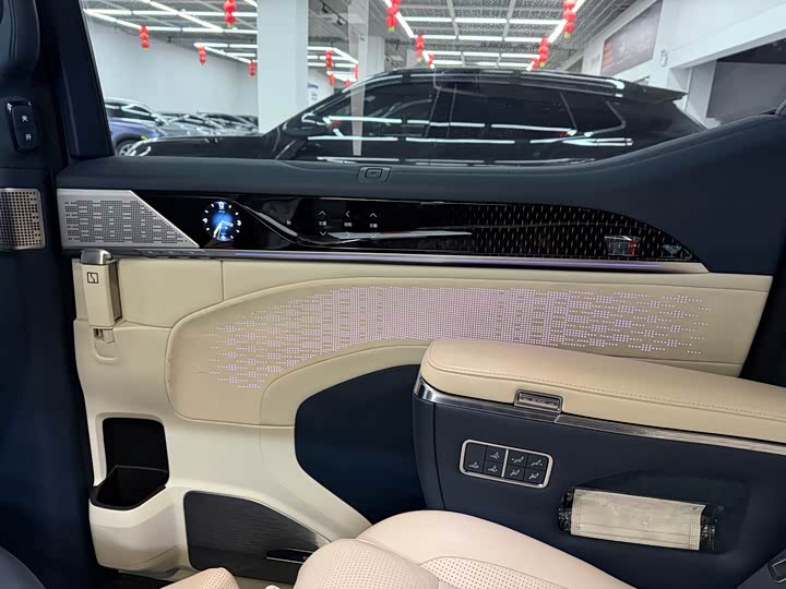 Фото 9 - Zeekr 009