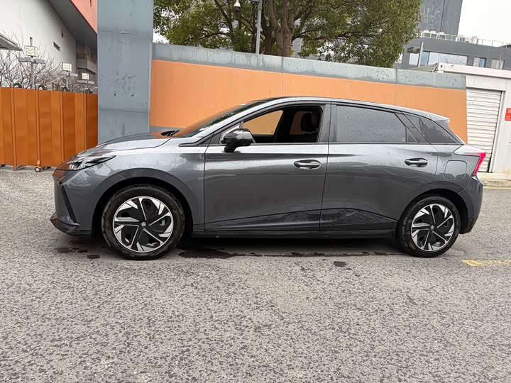 Фото 8 - MG Motor 4 EV