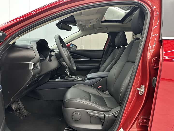 Фото 4 - Mazda CX-30