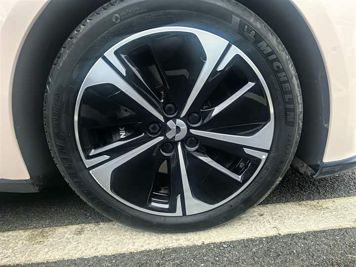 Фото 7 - Nio ET5T