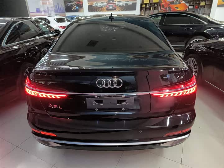 Фото 6 - Audi A6L
