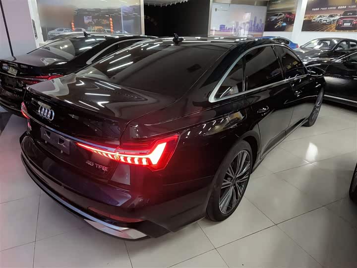 Фото 7 - Audi A6L