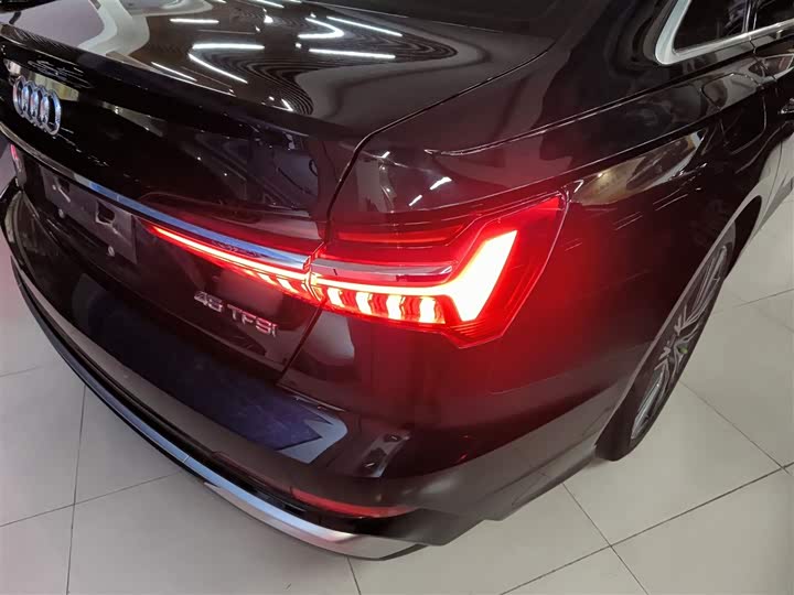 Фото 8 - Audi A6L